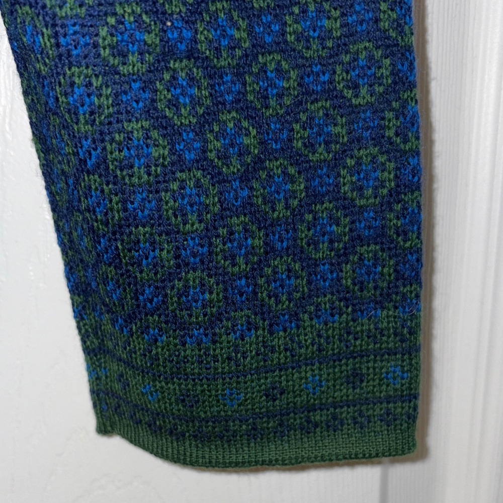 Vintage Catalina Jacquard Elegant Blue and Green Women's Sweater - Picture 6 of 10